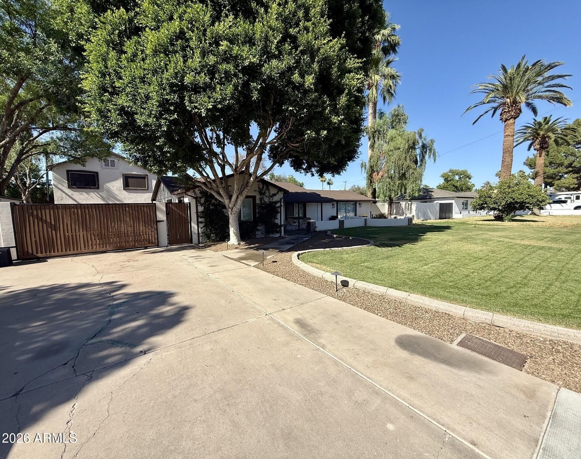 4028 E LEWIS Avenue – photo 2