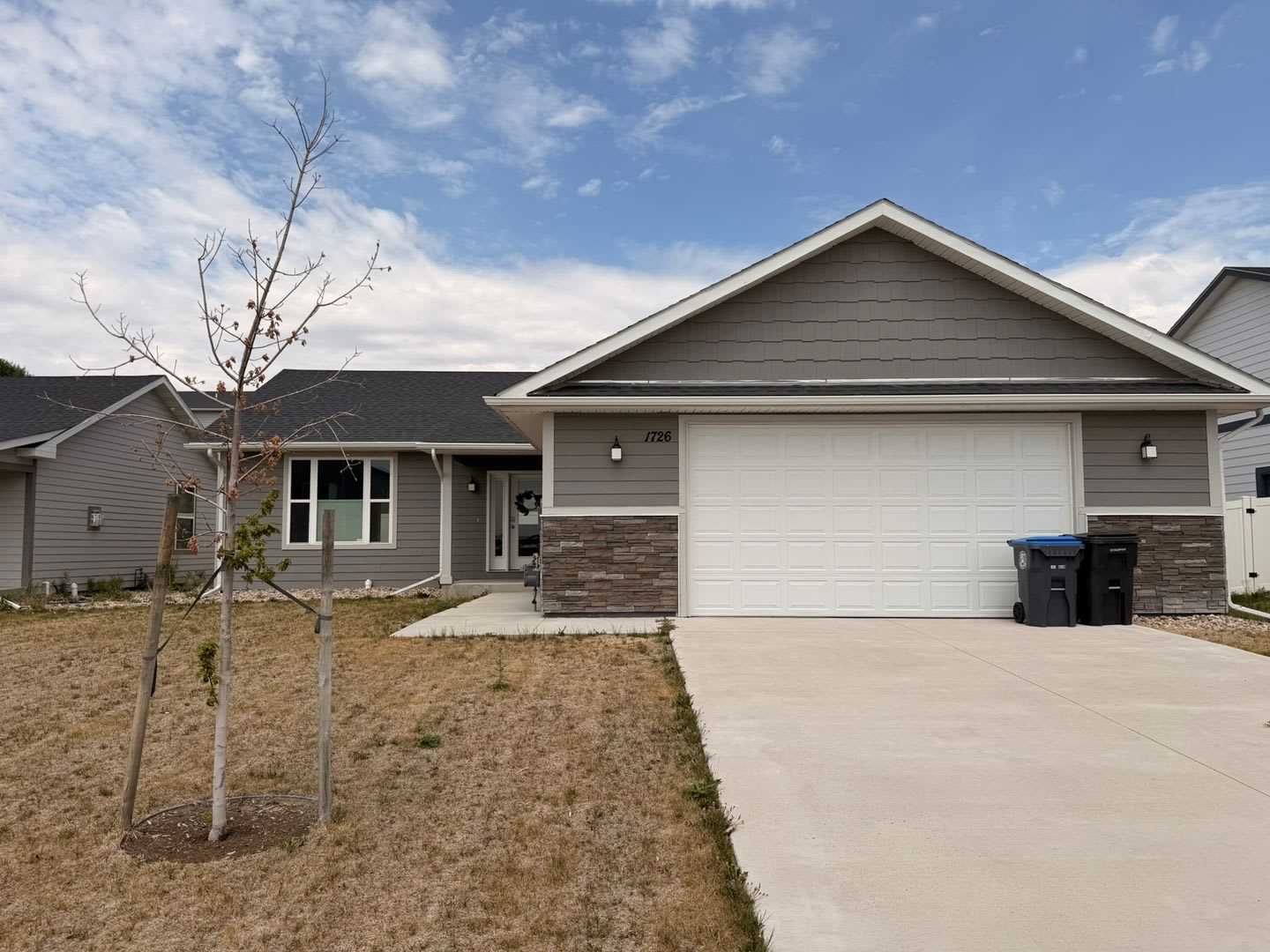 Modern, spacious, and move-in ready—this is the rental you’ve been waiting for! – photo 1