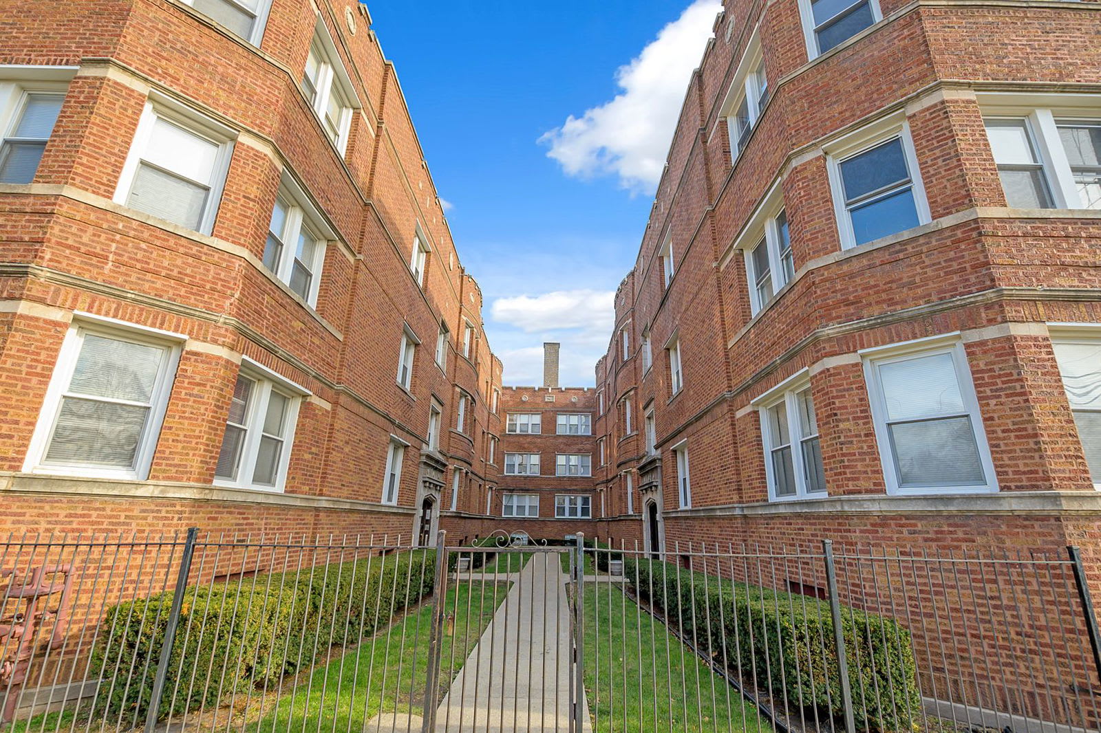 8711 South Morgan Street – photo 2