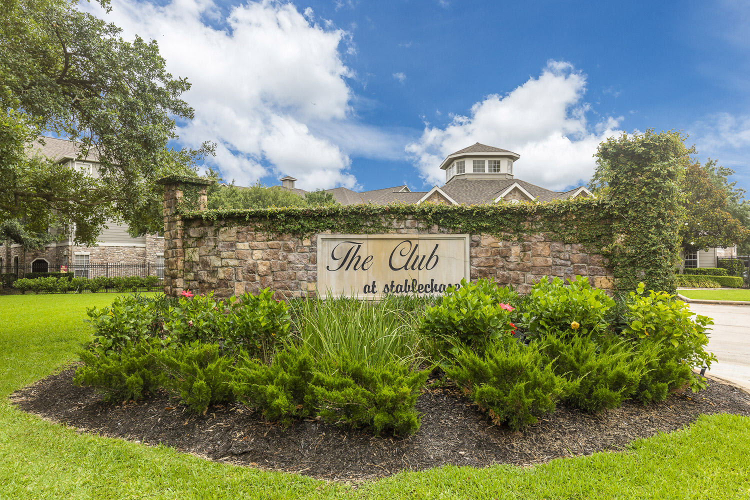 Club at Stablechase – photo 1