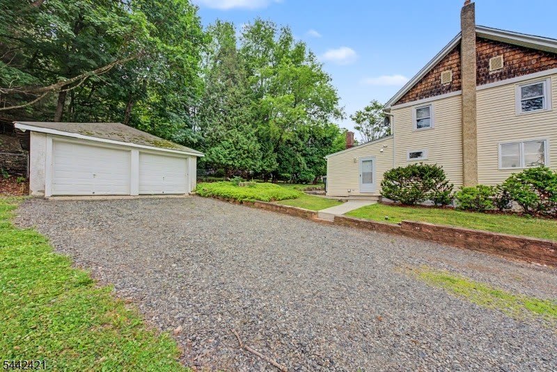 242 W Hanover Ave – photo 2
