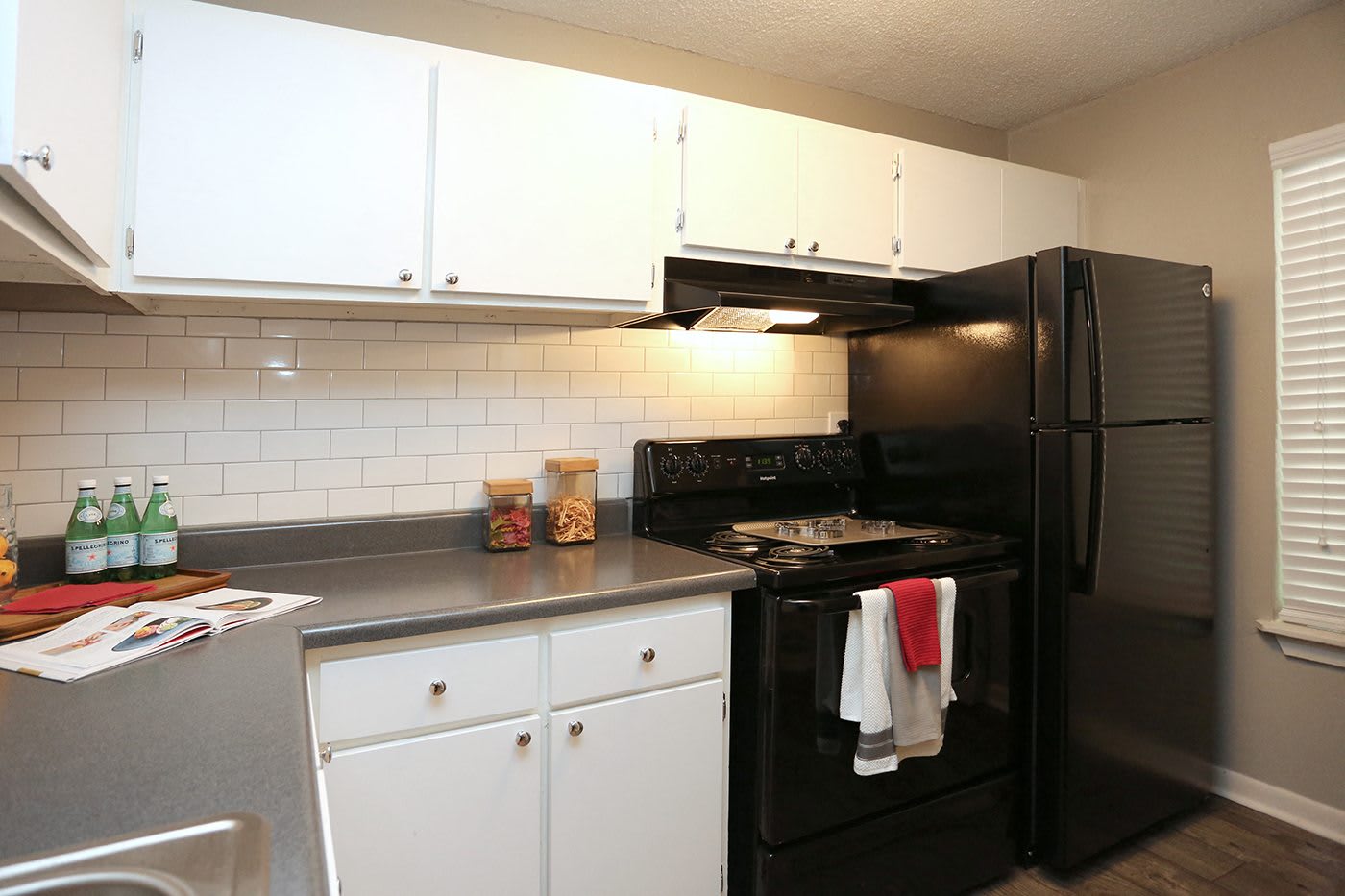 555 Mansell – photo 2