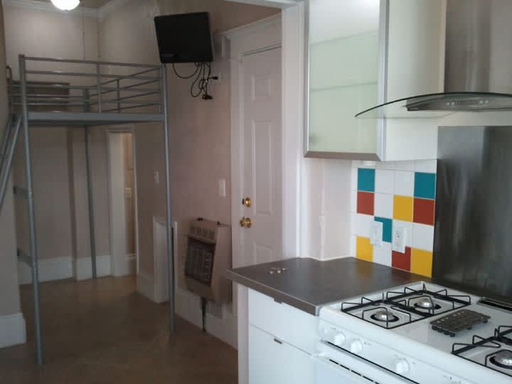 433 Douglas Street – photo 2