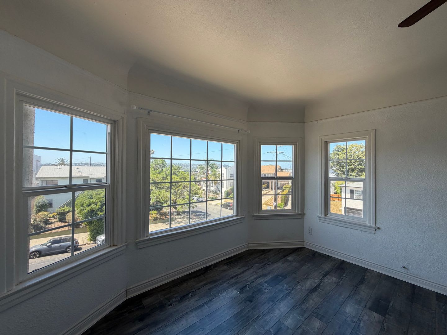 Mid City Top Floor 2 Bedroom 1 Bath Gem – photo 5