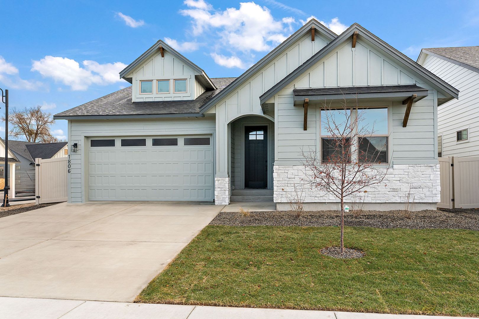 Beautiful Star Home in Gated Community – photo 2