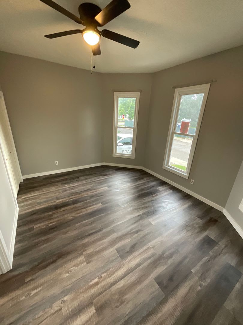 *August 2028* 5 Bedroom house 1 block off Kirkwood FULLY RENOVATED – photo 4