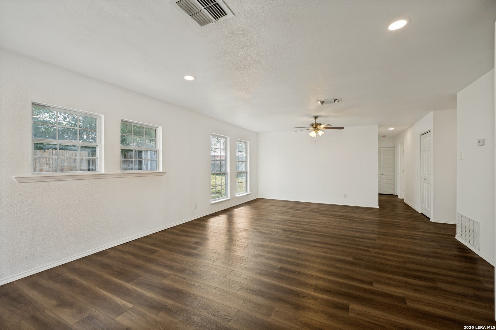 5611 GREEN MANOR ST – photo 2