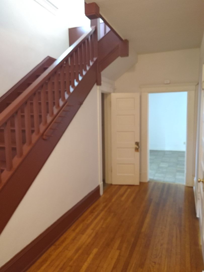2228 Yew St – photo 2