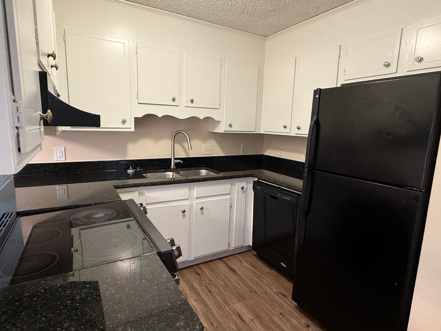 2220 Laburnum Avenue – photo 5