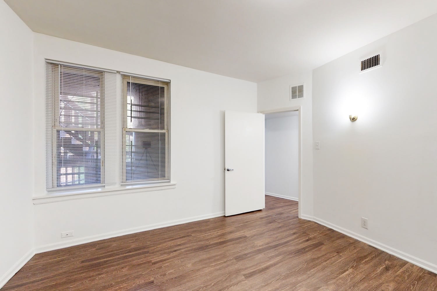 925 East 46th Street – photo 4