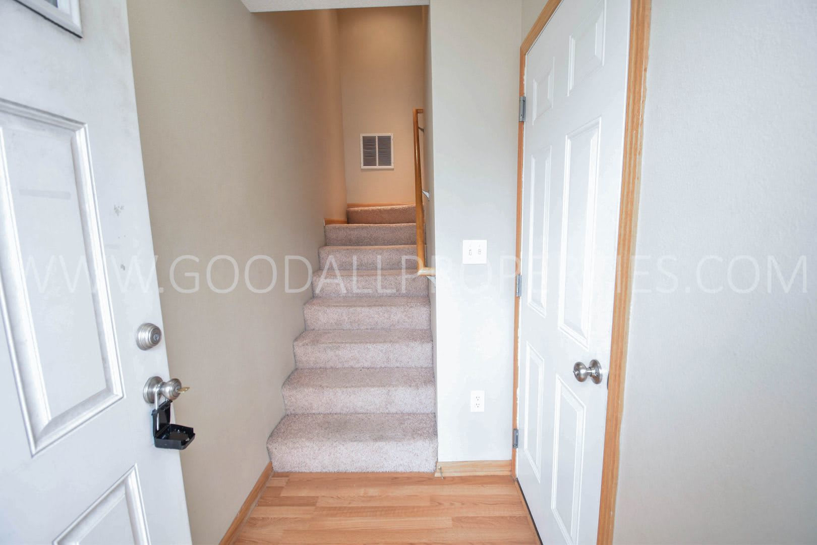 Now $1,550! Spacious Urbandale Townhome with 2-Car Garage, Deck & Lawn Care Included – photo 5