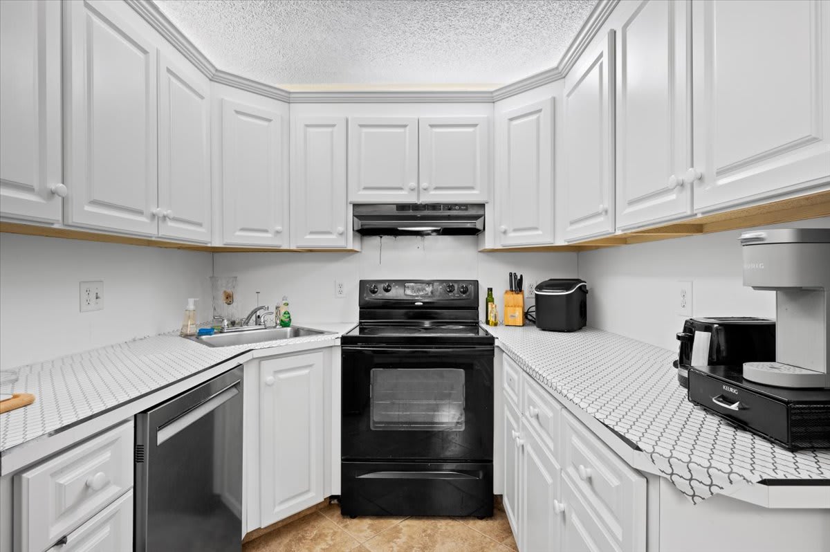 1014 Green Pine Boulevard – photo 2
