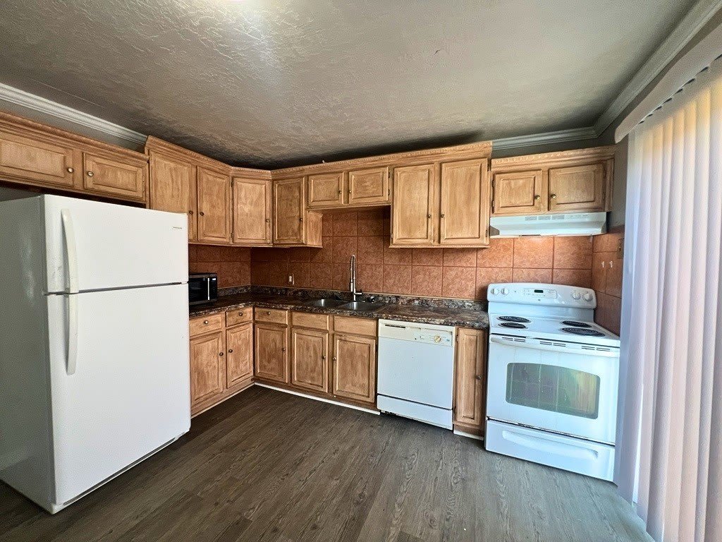 2326 NW Lincoln Avenue – photo 4