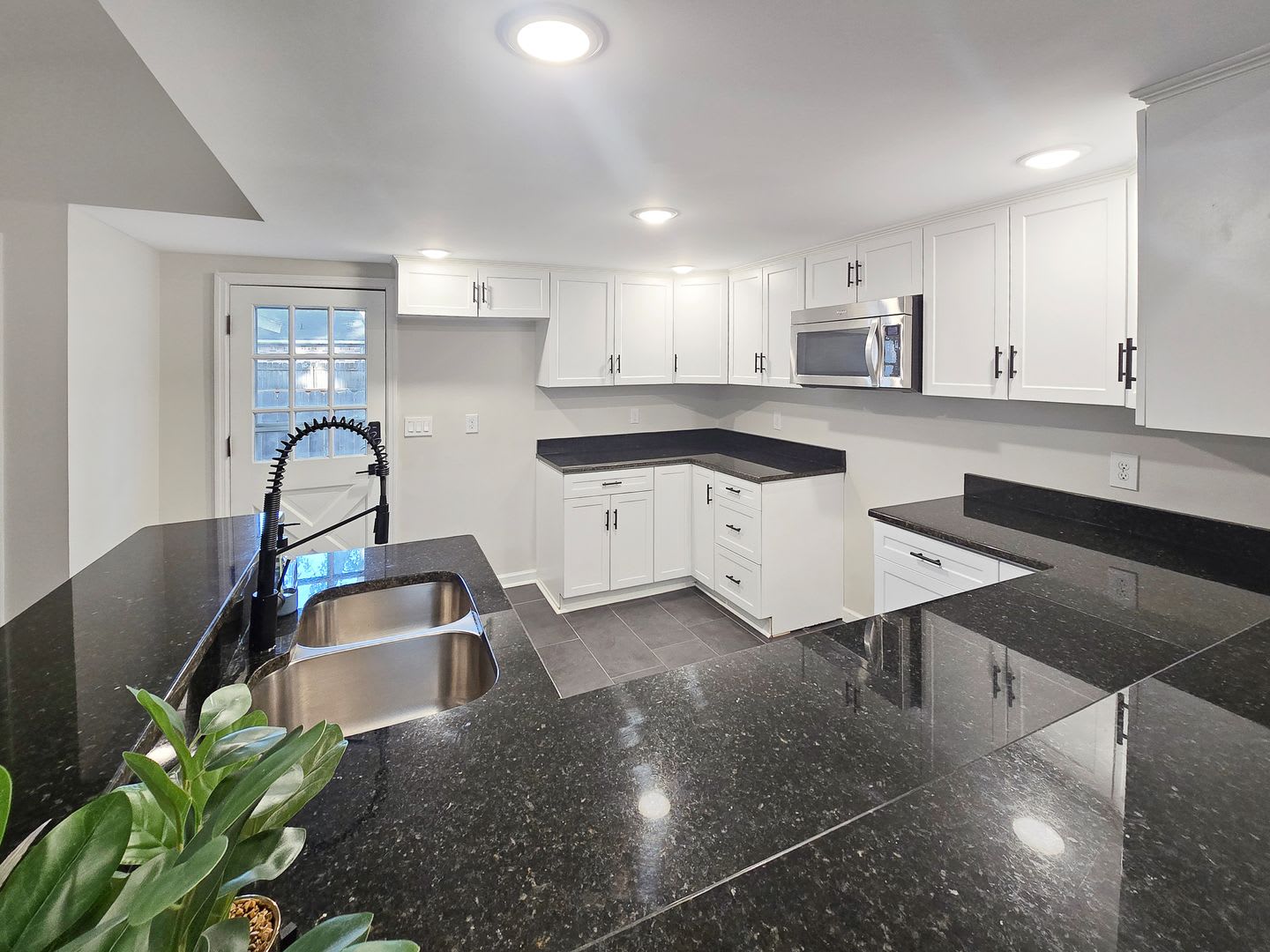 COMPLETELY RENOVATED 4 Bedroom/2 Bath Harvest/Monrovia Area – photo 4