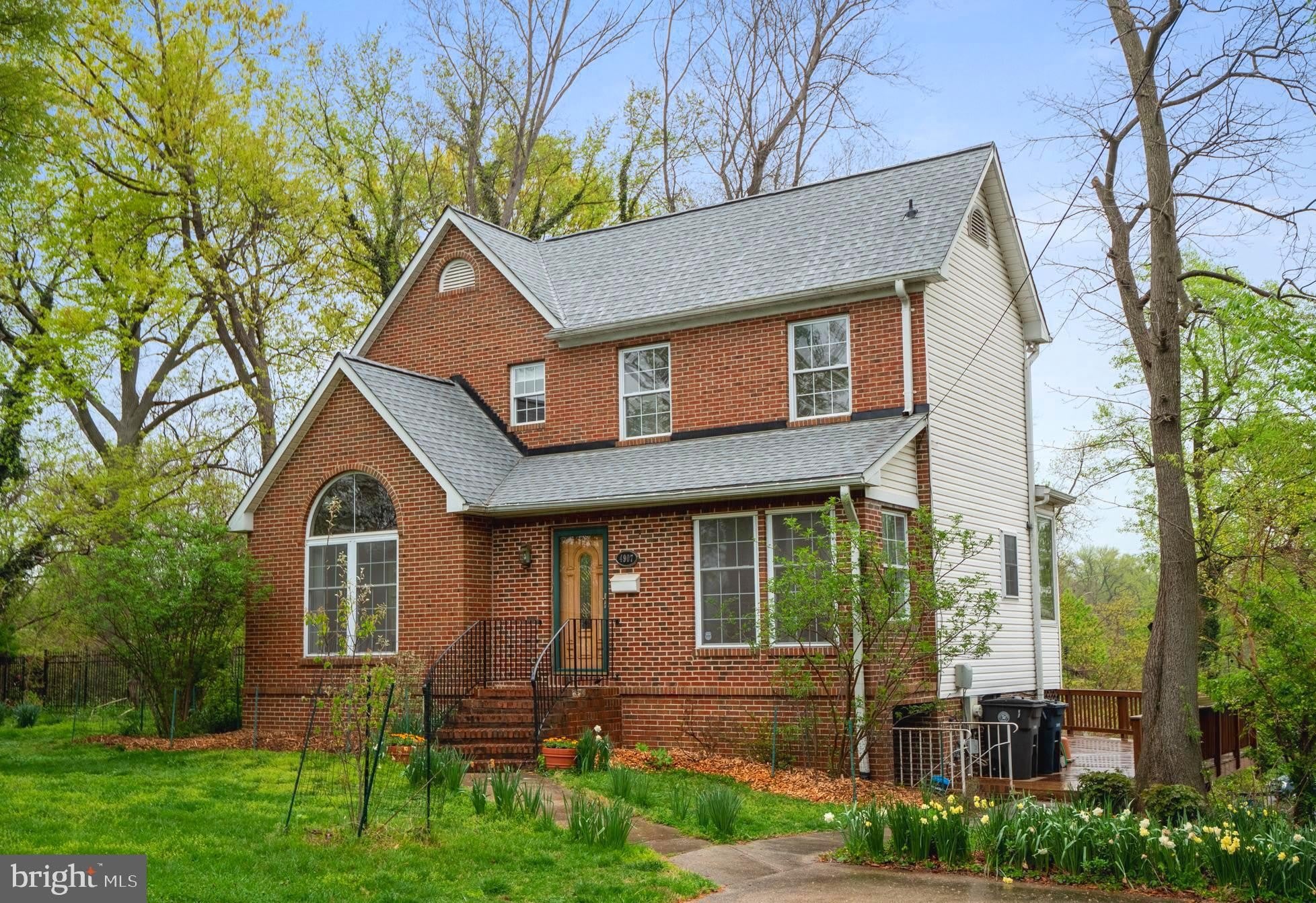 4907 37Th Place – photo 1