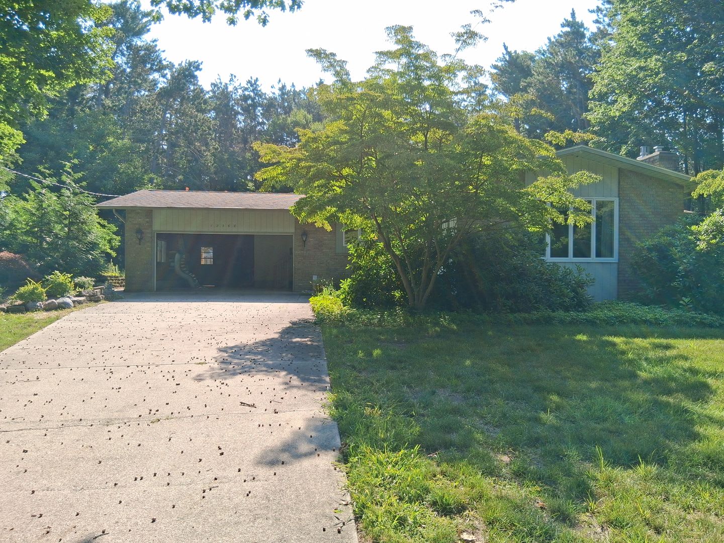 Beautiful 3-Bedroom Home with Pool on Lakeshore Drive – photo 1