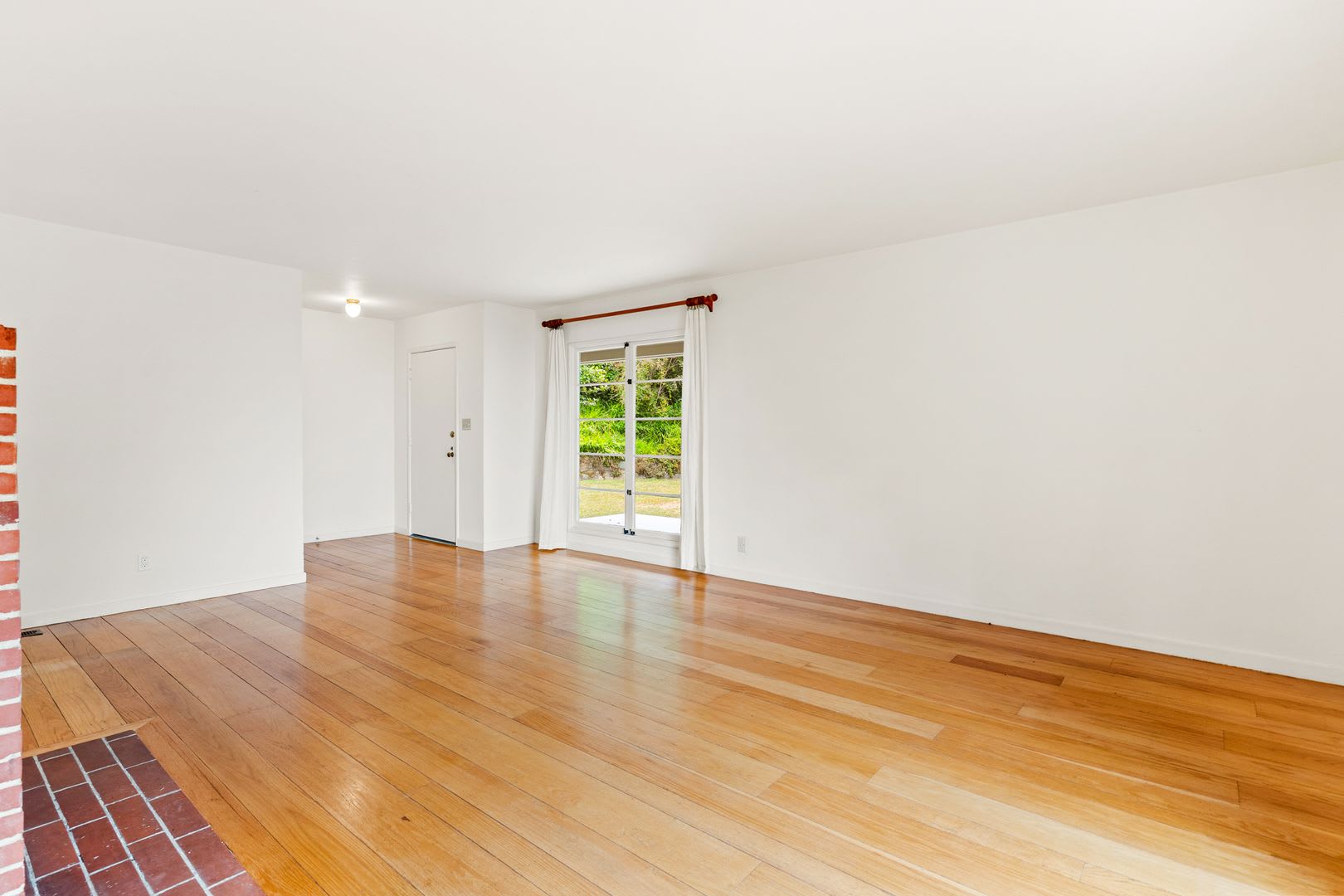 Charming Cul-de-Sac Mid-Century w/ Bay Views In Oakland Hills – photo 5