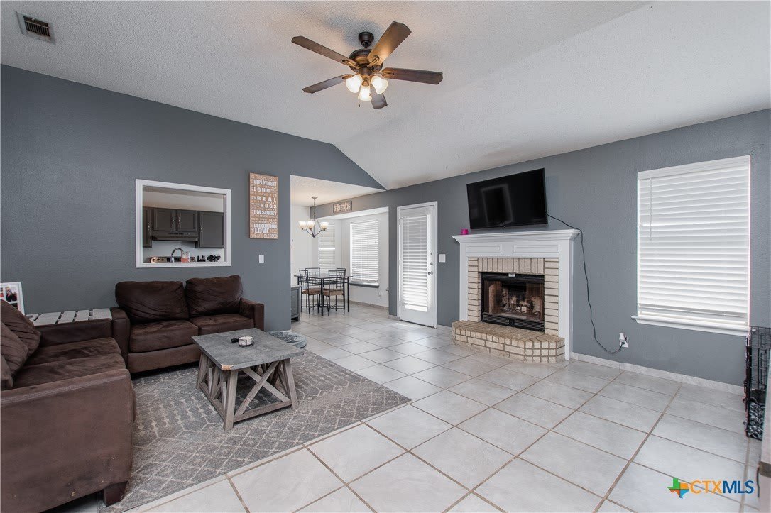 1410 Windsor Circle – photo 2