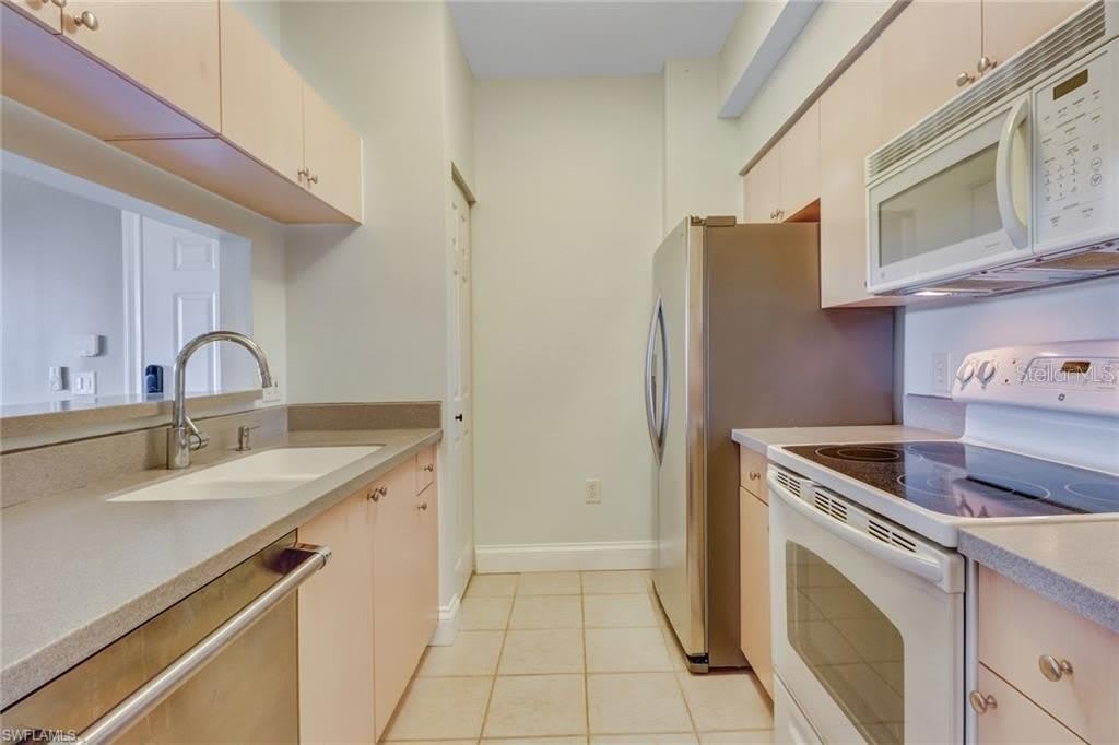 1180 RESERVE Way – photo 4