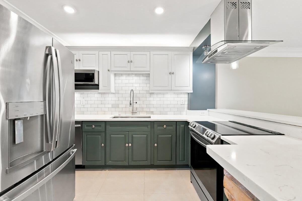 3017 N Oakland Forest Drive – photo 1