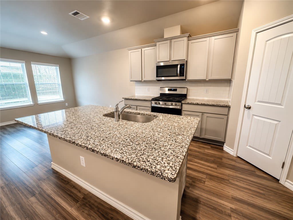 1417 Maverick – photo 2