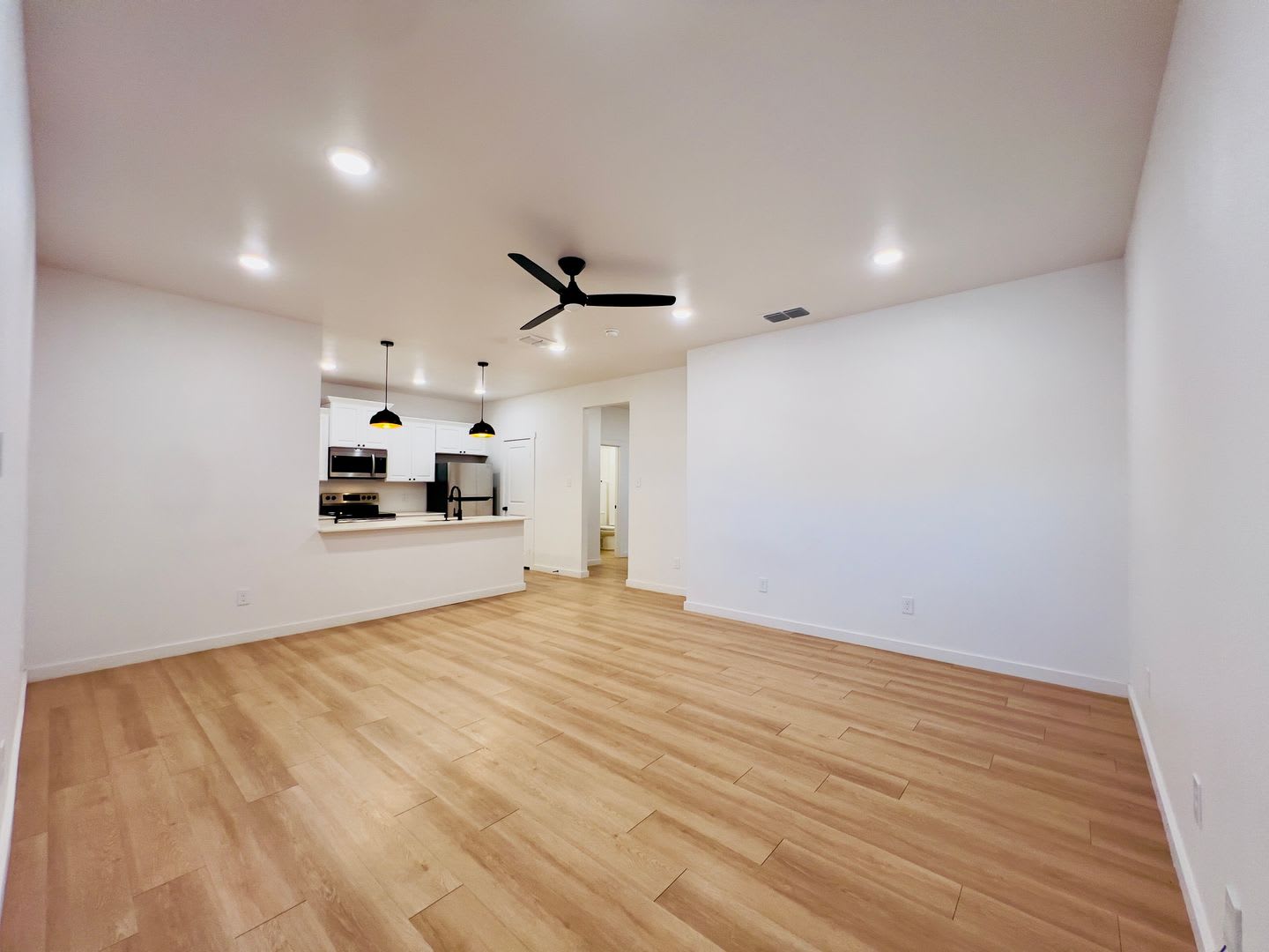 Spacious 3-Bedroom Townhouse Near Texas Tech – photo 3