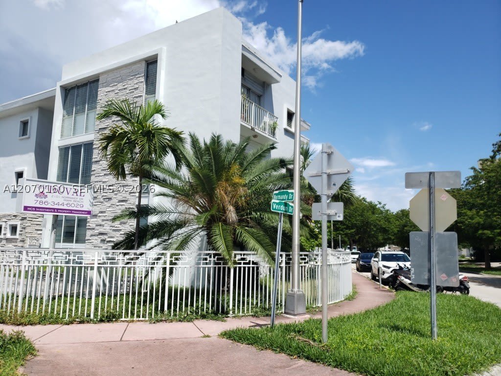 2101 Normandy Dr – photo 3