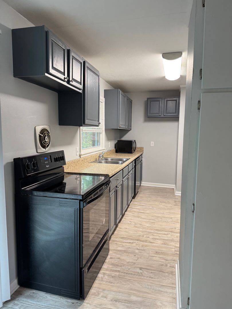 Completely Updated 3 Bed and 1 Bath – photo 2