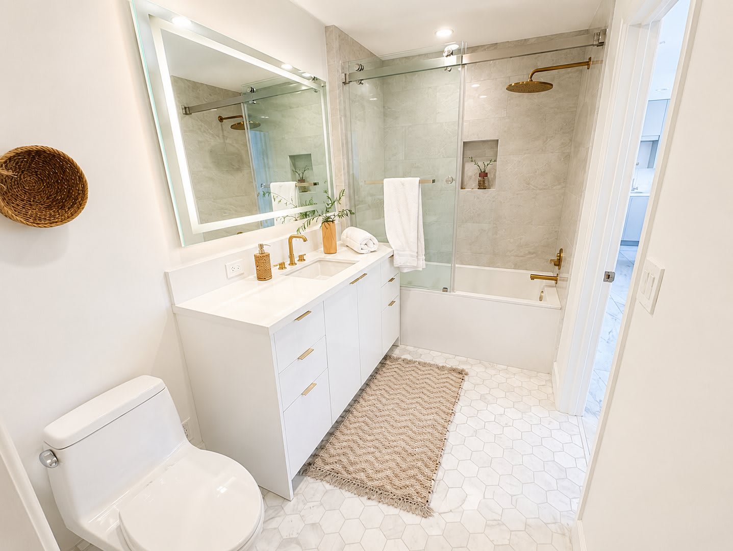 Stunning Remodeled Condo with Iconic Disney Concert Hall Views in the Heart of Downtown LA! – photo 5