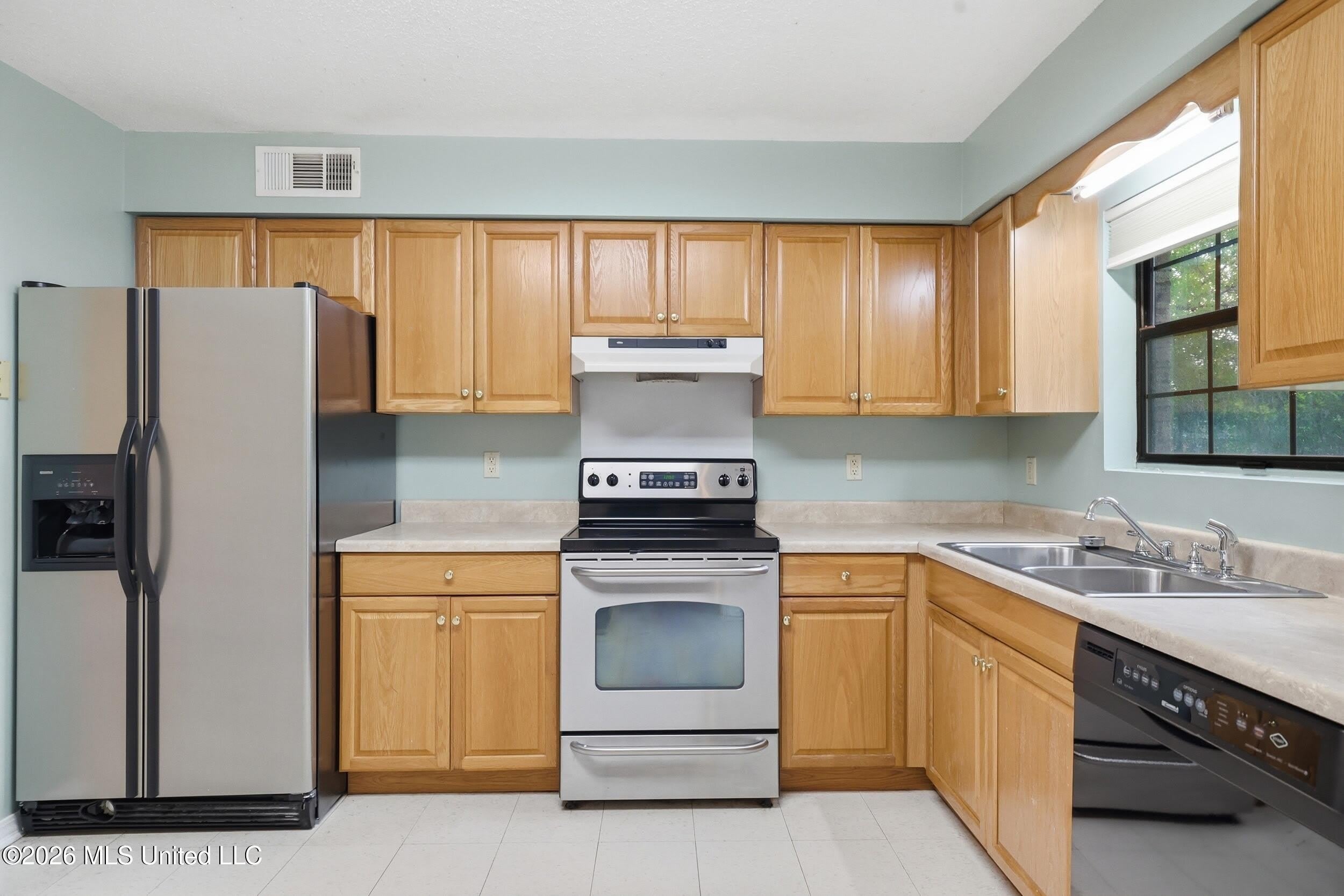 815 Amar Street – photo 5
