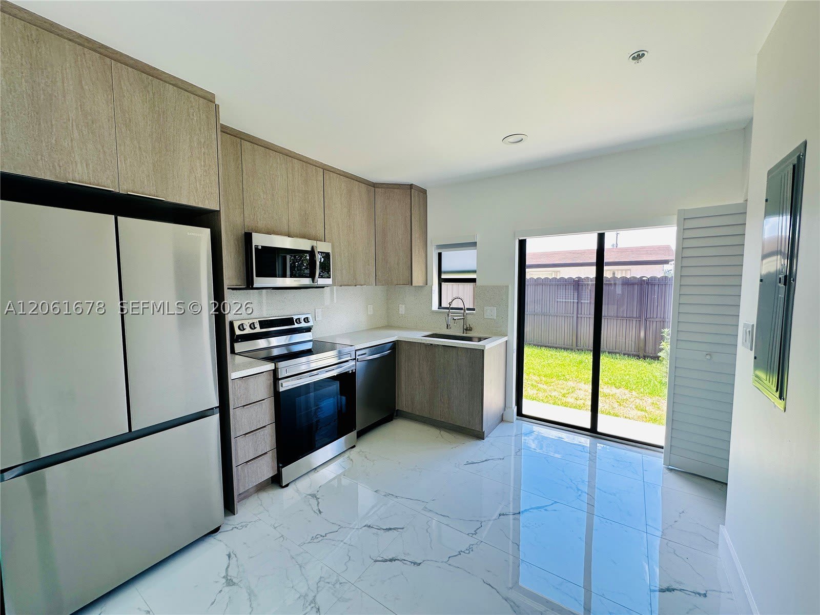 19249 Nw 37 Ave – photo 5