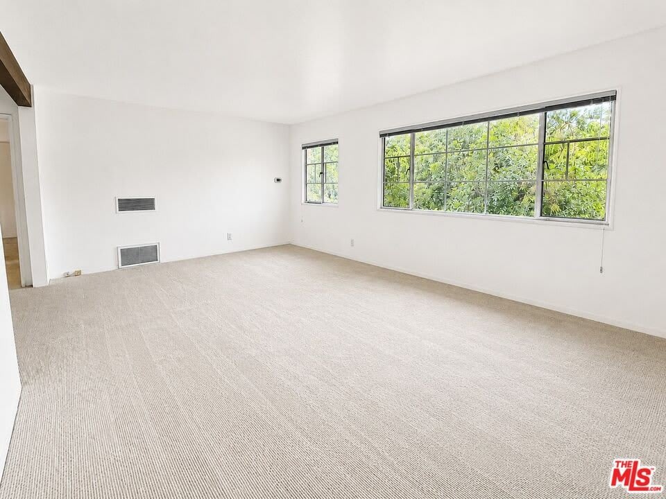 5370 1/2 Village Grn – photo 5