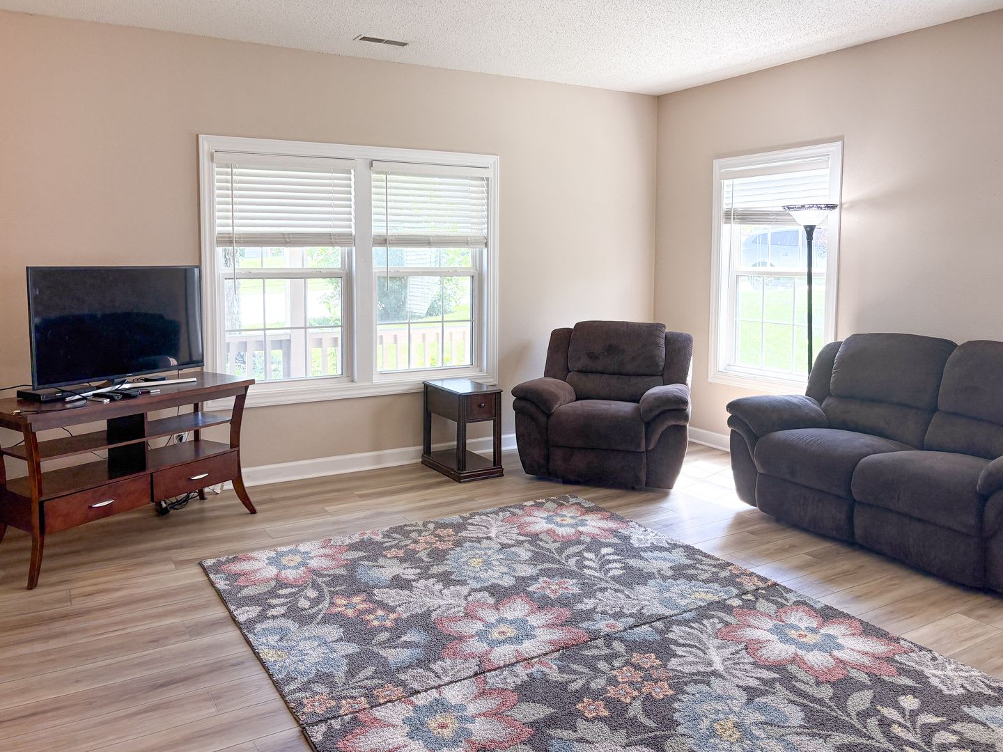 Fully Furnished 4 Bedroom Home With A Stocked Kitchen Fenced Yard And 2 Car Garage – photo 2