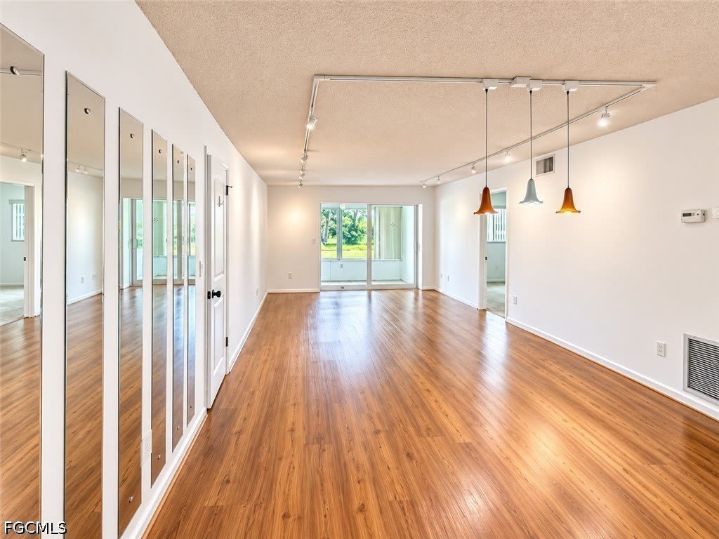 1356 Myerlee Country Club Boulevard – photo 2