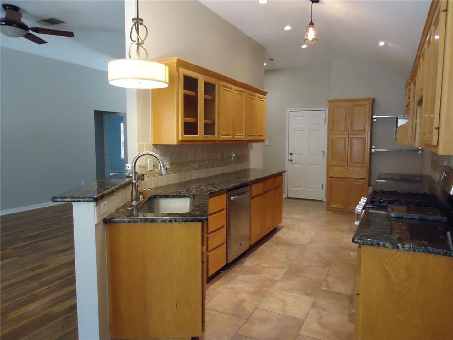 Beautiful One-story home with an Open floor plan – photo 3