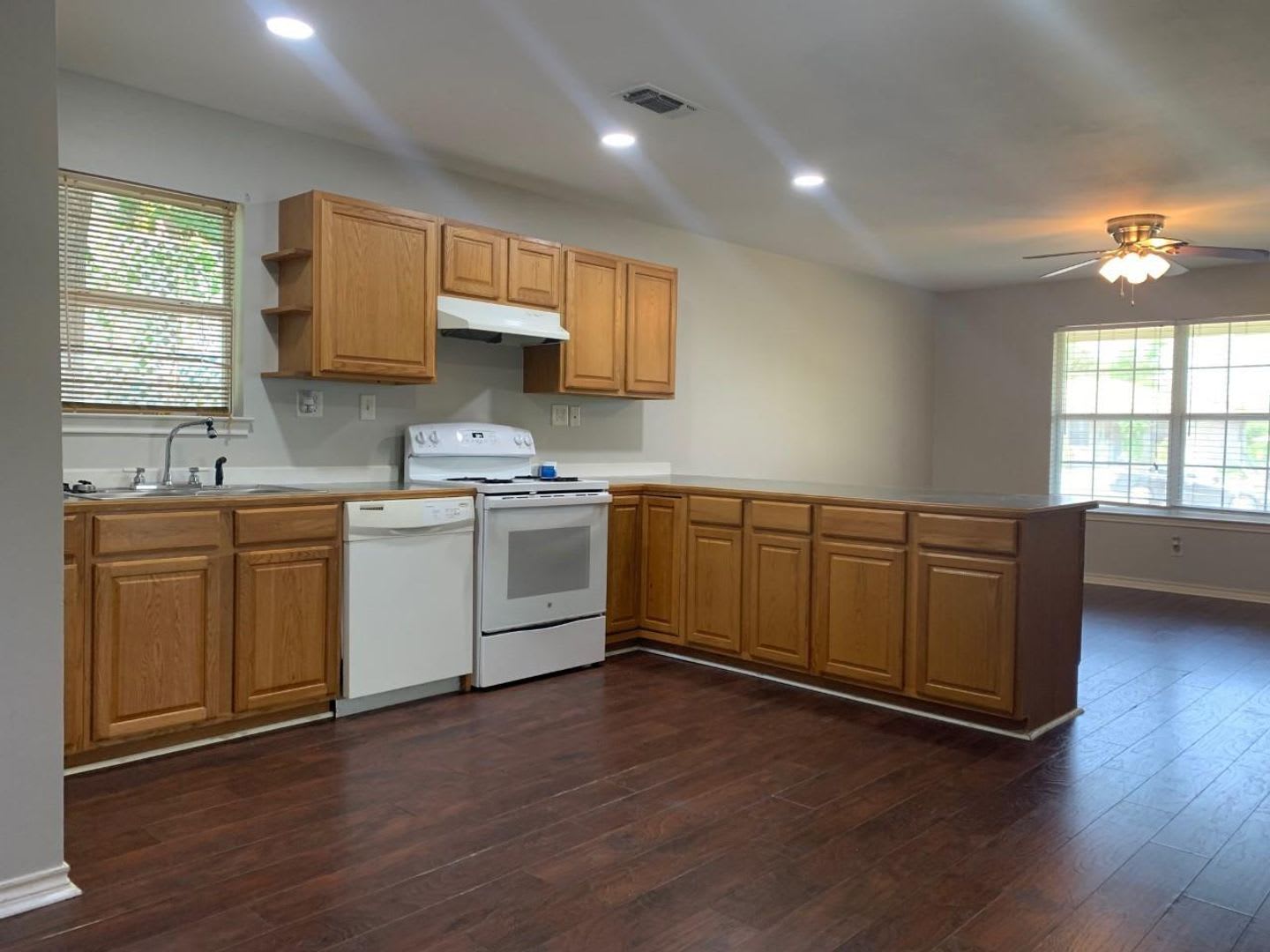 1602 W. Elm st – photo 5