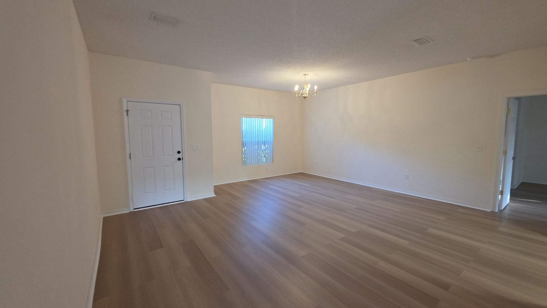 Newly renovated 3 bed, 2 bath home located minutes from Palm Coast dining, shopping, and the beach – photo 2