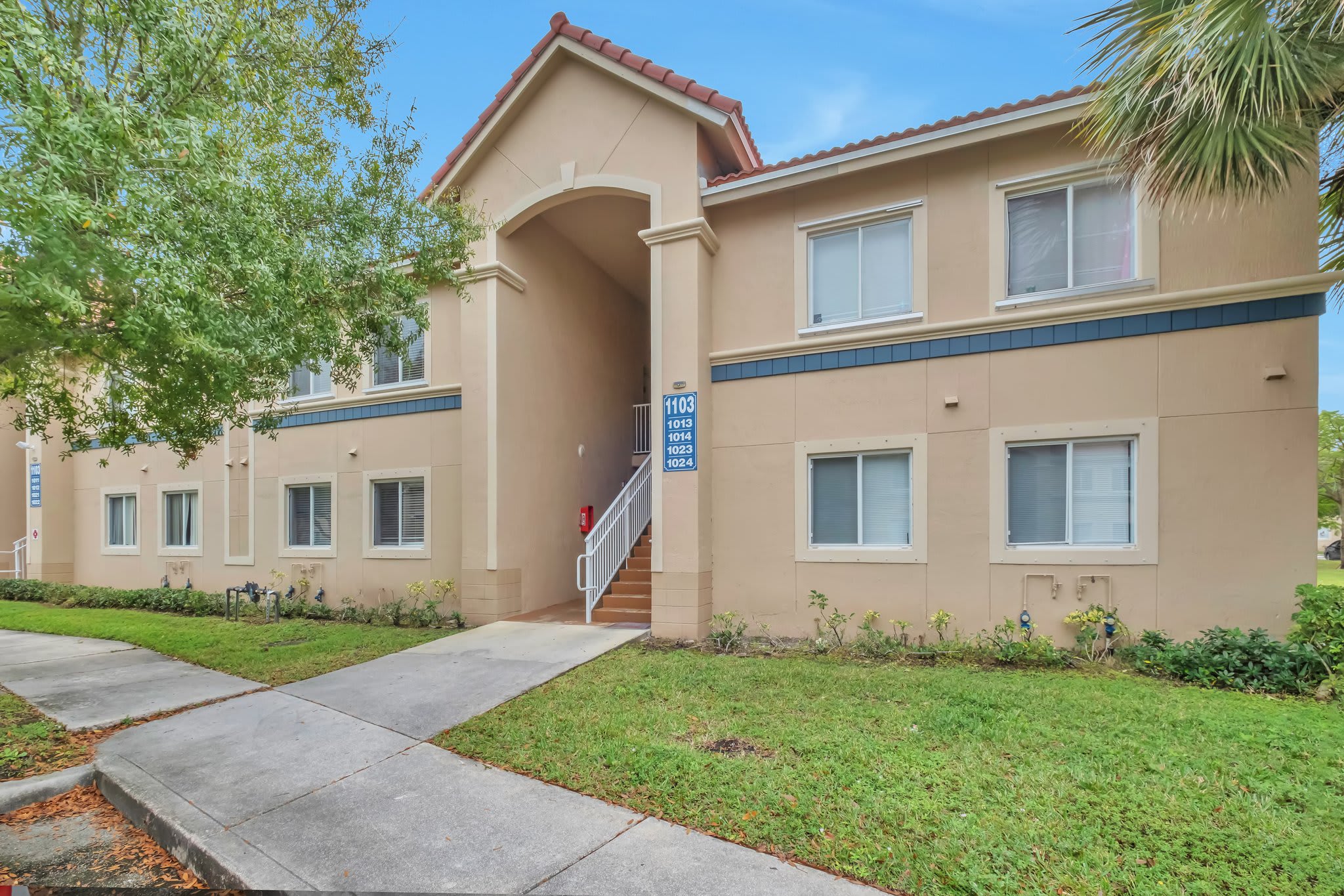1103 Golden Lakes Blvd Apt 1013 – photo 1