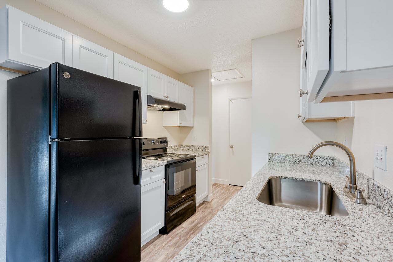 Michael Manor Apartments – photo 2