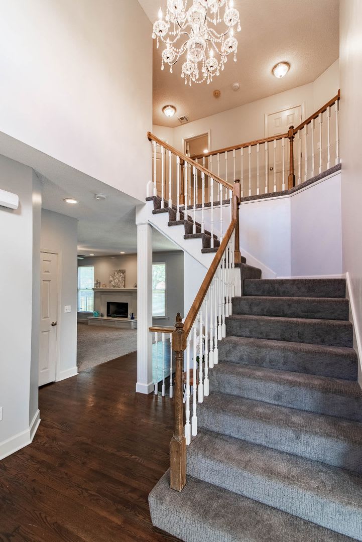 4 Bed Home in Blue Valley Schools – photo 2