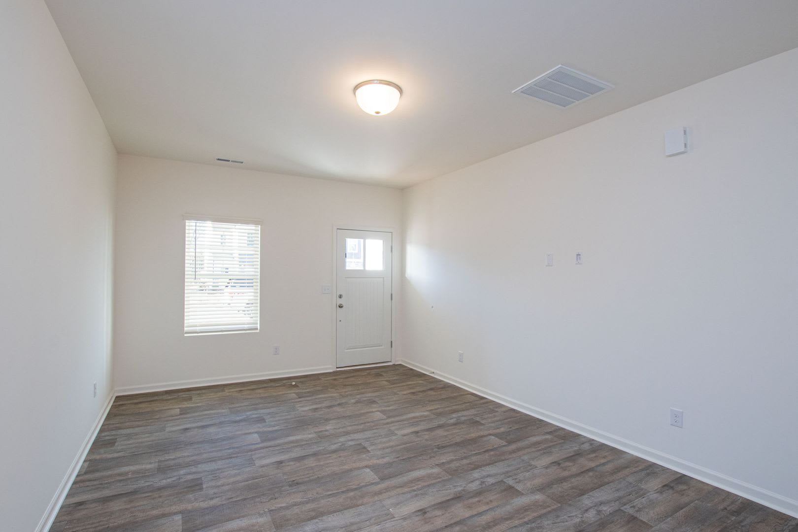 BEAUTIFUL 3BD/2.5BTH Townhome – photo 3