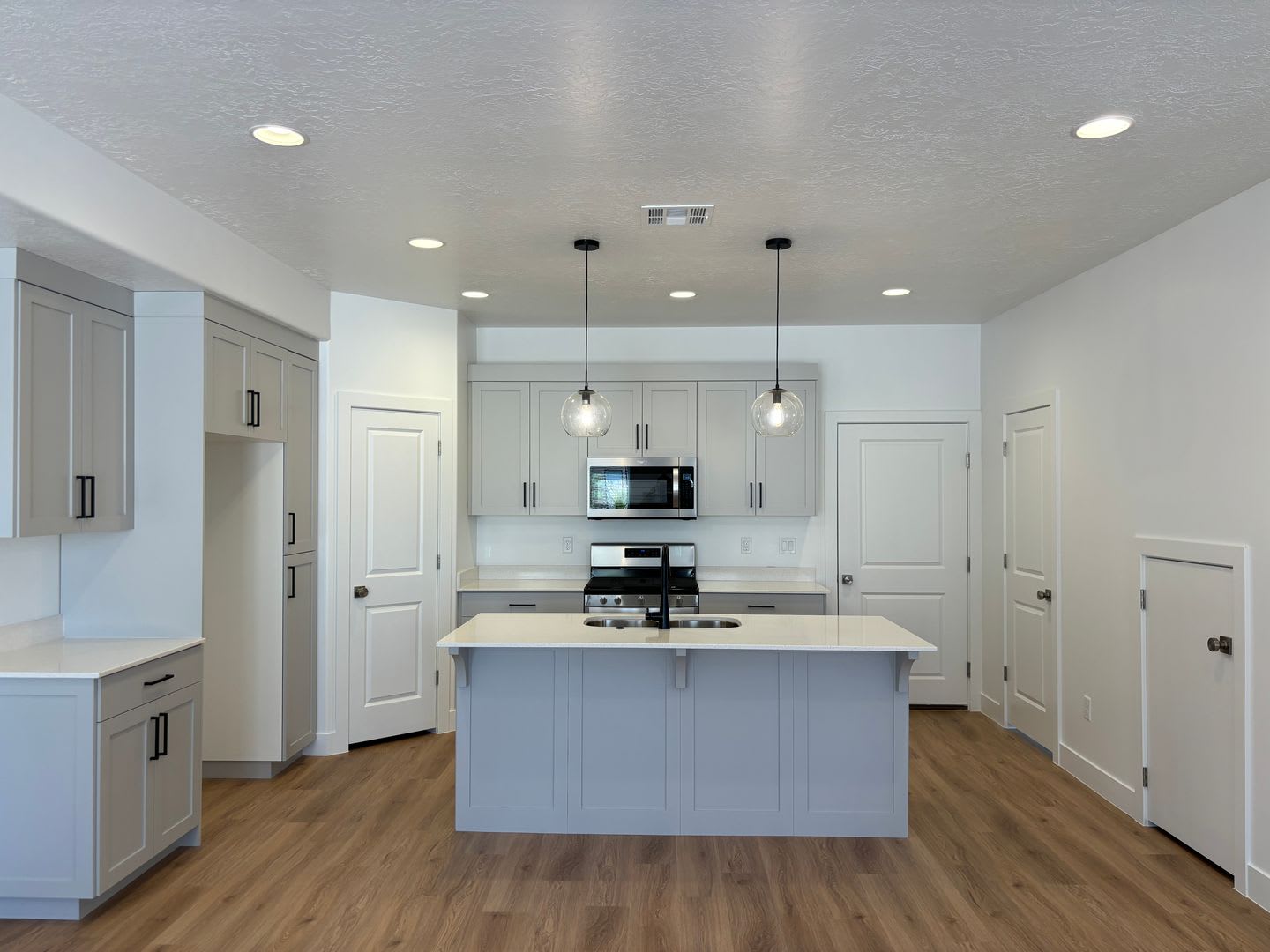 WOODLAND ESTATES: Townhome – photo 2