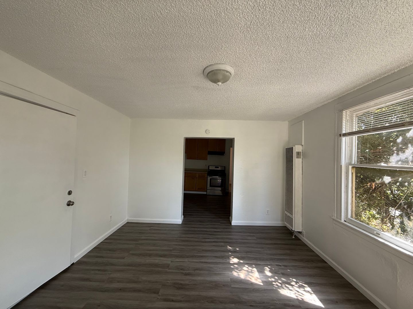 327 E Acacia St – photo 4