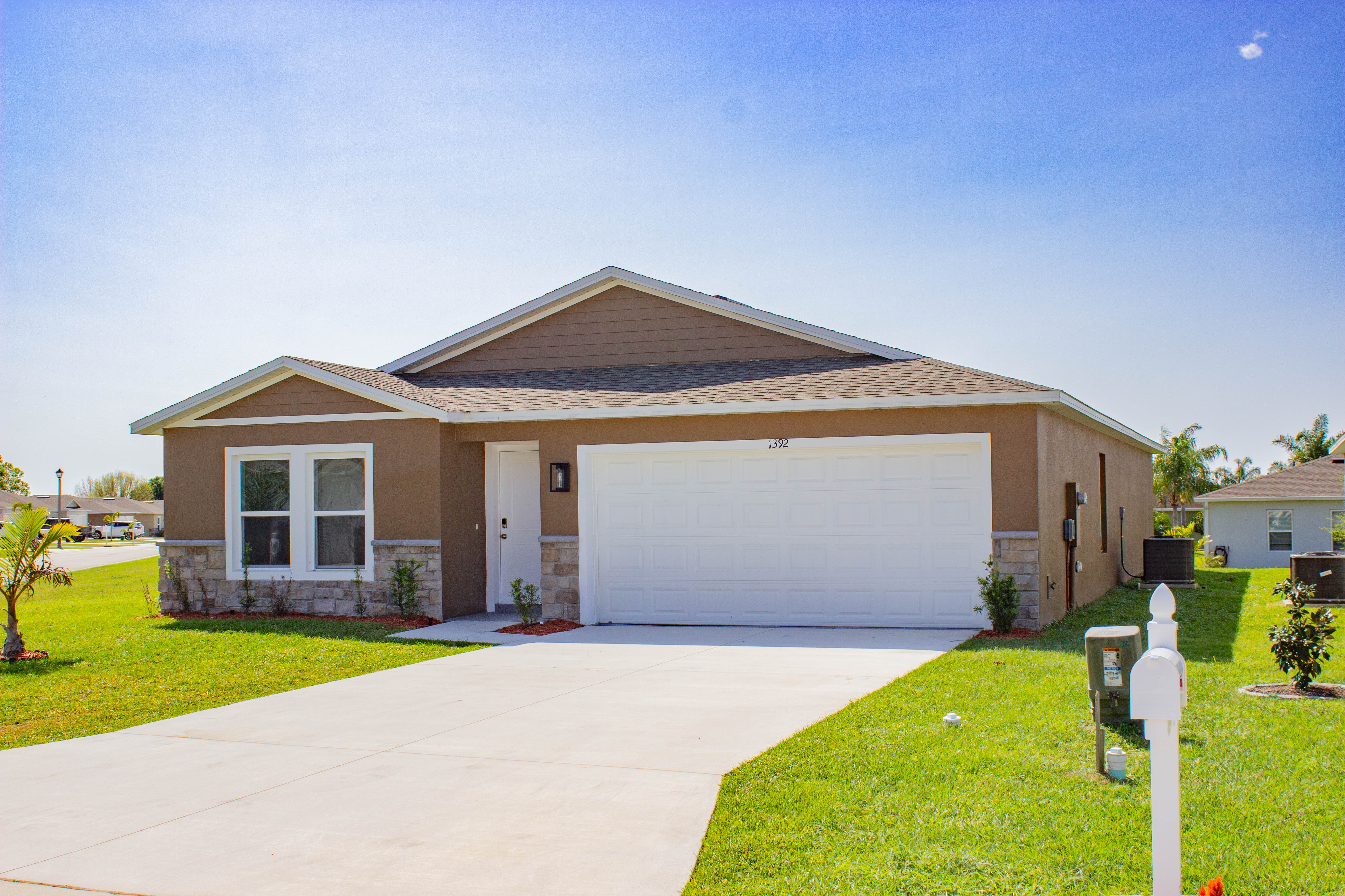 1392 Stone Ridge Cir – photo 1