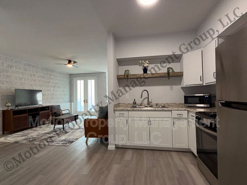 6918 Northside Drive – photo 2