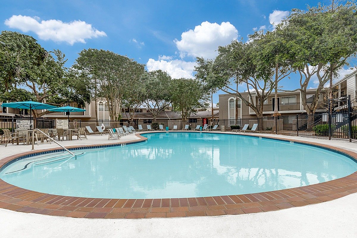 Regatta Apartments – photo 1
