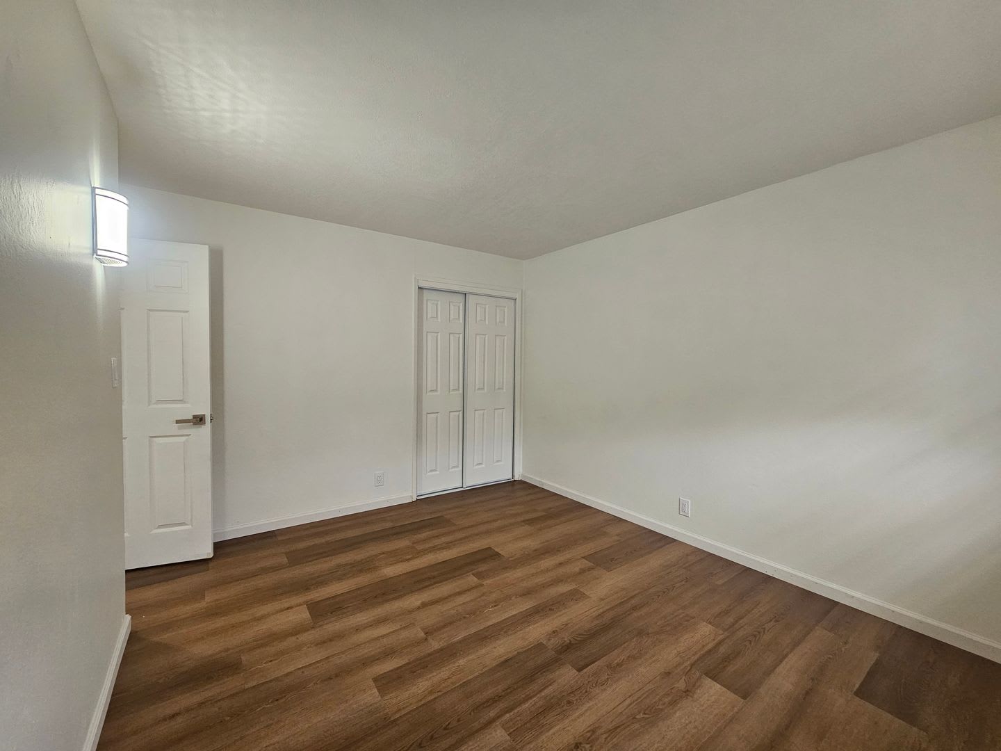 3 Bedroom 2 Bathroom Sunny Updated Home Near Community Park – photo 4