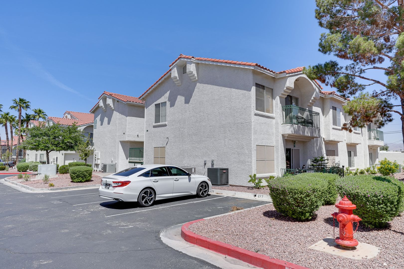 2 BED 2 BATH CONDO READY FOR MOVE IN! – photo 3