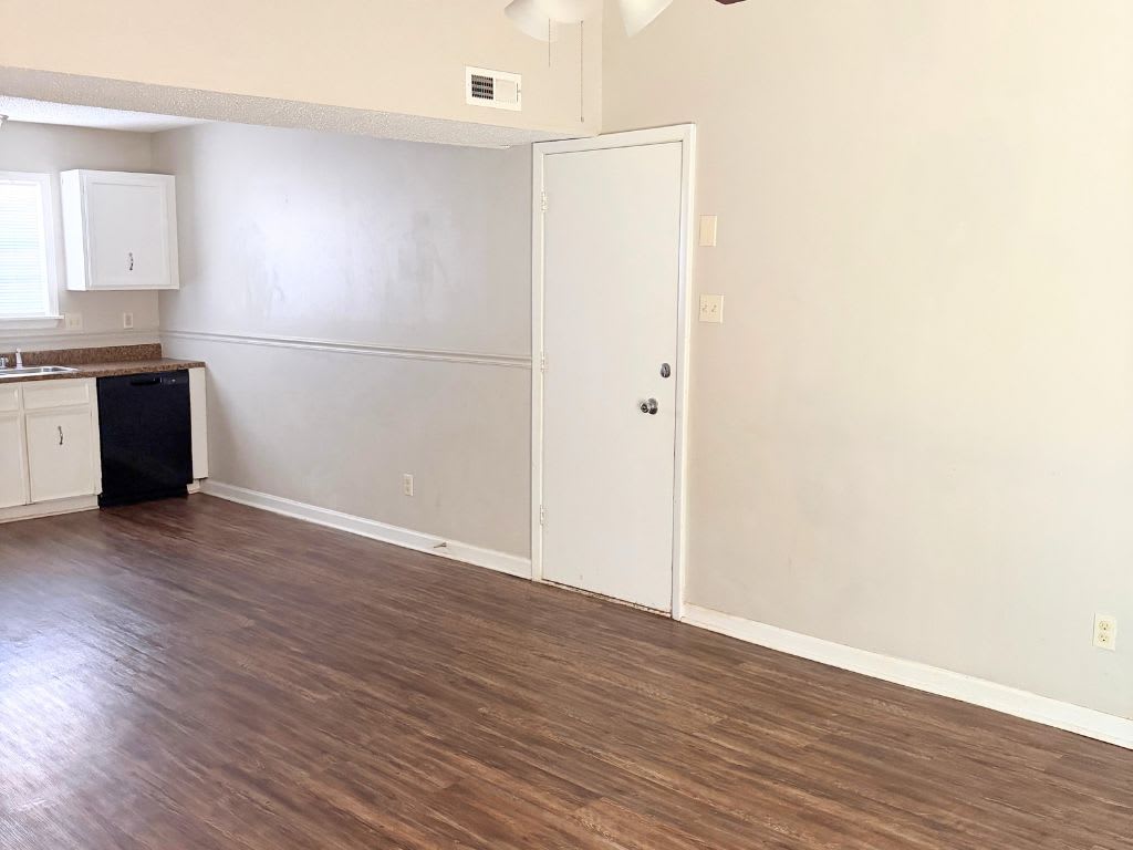 809 Nicole Dr – photo 4