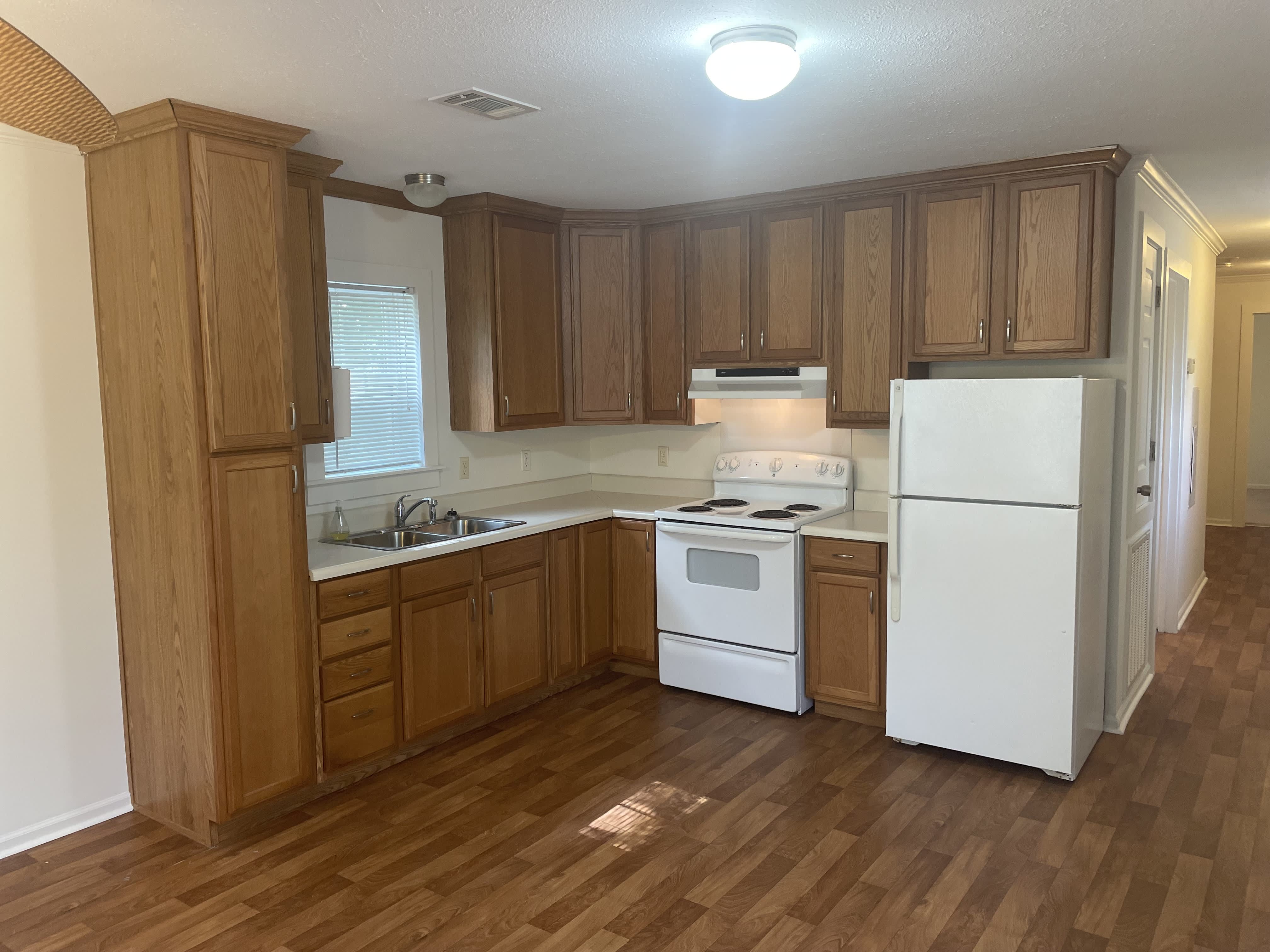 14217 Cullens St – photo 2
